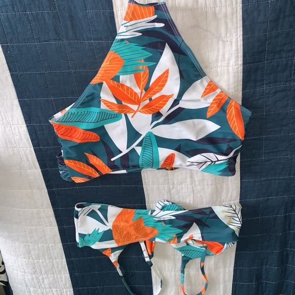 Shein swimsuits print set top and bottom - Picture 7 of 9